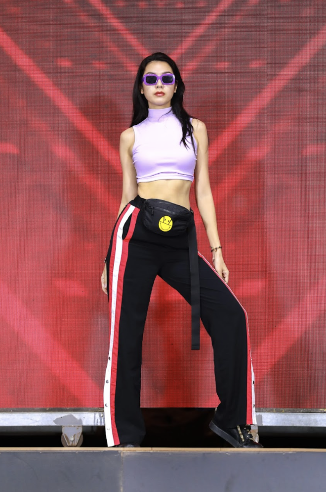 Hé lộ sân khấu Miss Fitness 2022 trước thềm Chung kết, Thuý Vân lần đầu hát live - Ảnh 4.