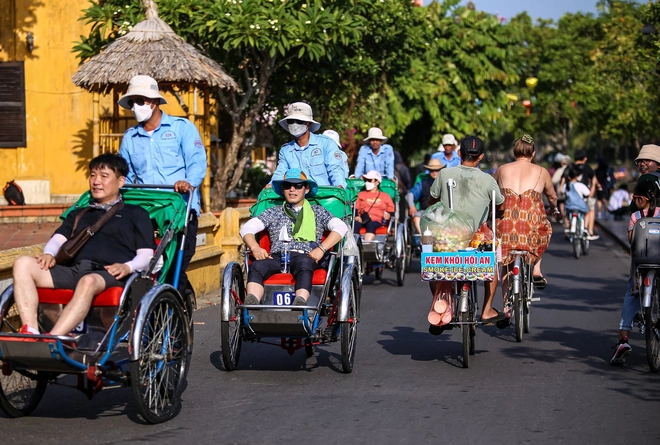 Khách Tây trở lại Hội An sau thời gian dài vắng bóng: Nơi đây vẫn luôn như vậy, rất đẹp và quyến rũ - Ảnh 9.