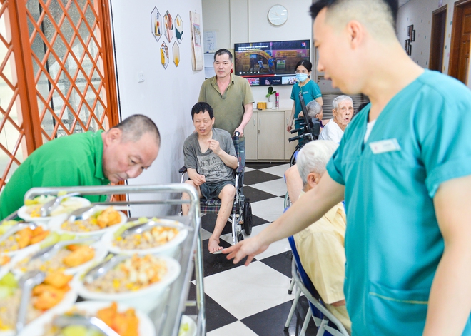 Tình bạn ở viện dưỡng lão: Chơi thân 30 năm, đến lúc già vẫn là bạn chung phòng - Ảnh 5.