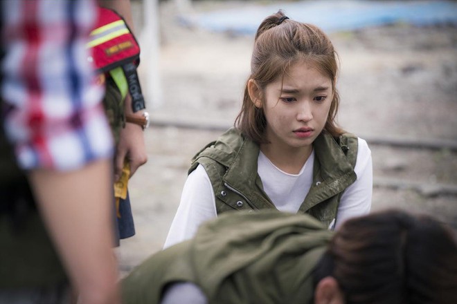 Mỹ nhân suýt từ chối Hậu Duệ Mặt Trời vì Song Hye Kyo: Lột xác xinh đẹp sau 6 năm, đóng vai phụ ở loạt bom tấn - Ảnh 1.