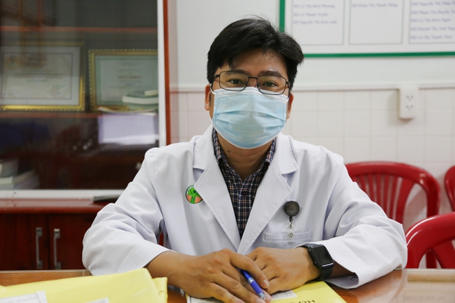 TP.HCM nắng nóng mưa nhiều, bác sĩ Nhi đồng cảnh báo bệnh viêm phổi gia tăng khiến nhiều trẻ phải thở máy, suy hô hấp - Ảnh 9.
