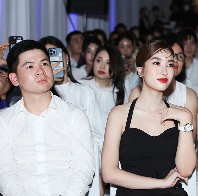 Hoa hậu Đỗ Mỹ Linh được cầu hôn, hé lộ danh tính đàng trai - Ảnh 4.