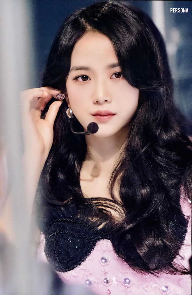 Ai ngờ nữ thần Jisoo quyết tâm đến mức này cho đợt trở lại của BLACKPINK, thay đổi diện mạo 180 độ so với hồi đóng phim - Ảnh 4.