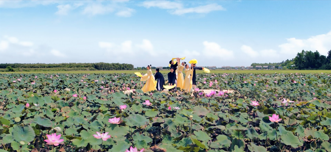 Phim hướng dẫn an toàn bay 2022 của Vietnam Airlines nổi rần rần: Người xem phản ứng thế nào trước loạt địa danh xuất hiện? - Ảnh 7.