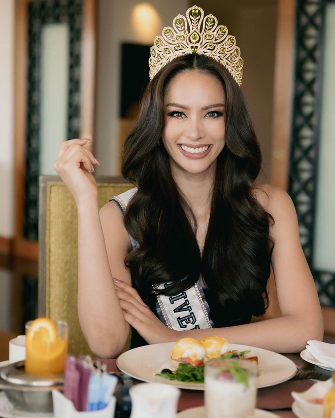 Hoa hậu Hoàn vũ Thái Lan 2022: Tự hào là Hoa hậu sinh ra từ bãi rác và hành trình đăng quang khiến bao cô gái nghèo xúc động - Ảnh 1.