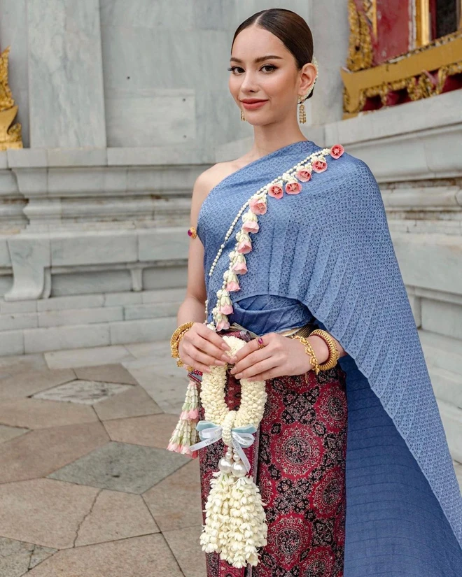 Hoa hậu Hoàn vũ Thái Lan 2022: Tự hào là Hoa hậu sinh ra từ bãi rác và hành trình đăng quang khiến bao cô gái nghèo xúc động - Ảnh 2.