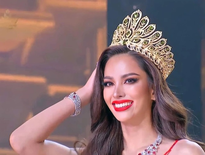 Hoa hậu Hoàn vũ Thái Lan 2022: Tự hào là Hoa hậu sinh ra từ bãi rác và hành trình đăng quang khiến bao cô gái nghèo xúc động - Ảnh 9.