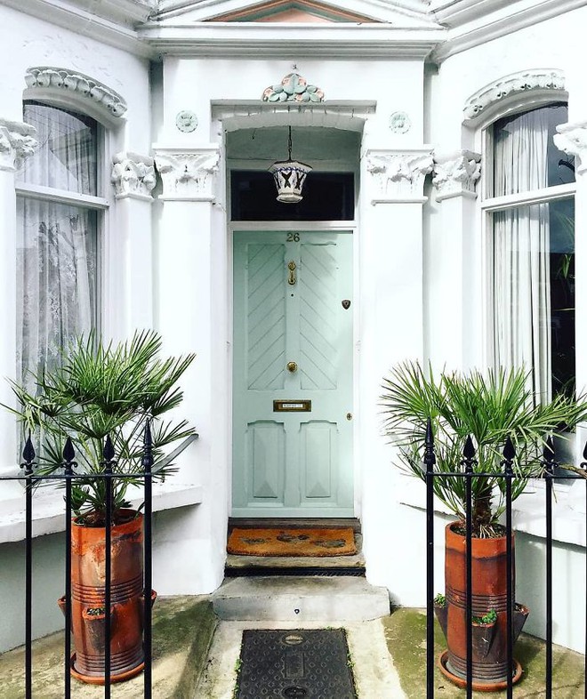 colorful-front-doors-photography-london-bella-foxwell-1-5c36f9d676c06__700