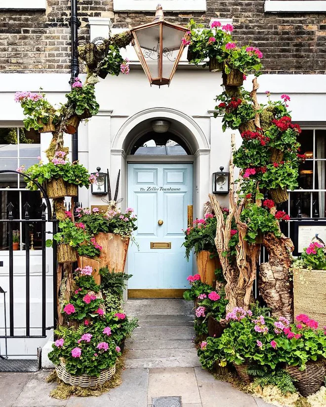 colorful-front-doors-photography-london-bella-foxwell-11-5c36f9eac929d__700