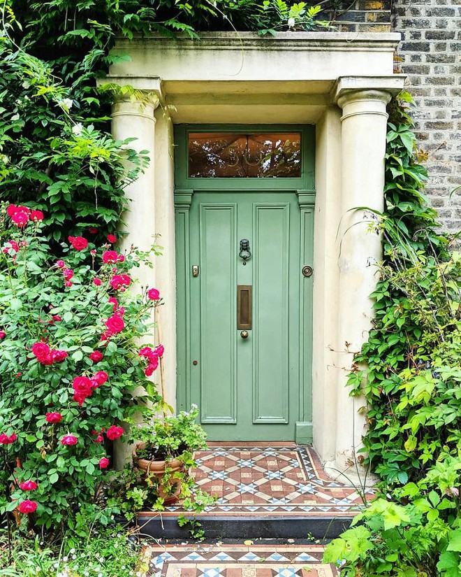 colorful-front-doors-photography-london-bella-foxwell-61-5c36fa58c0db4__700