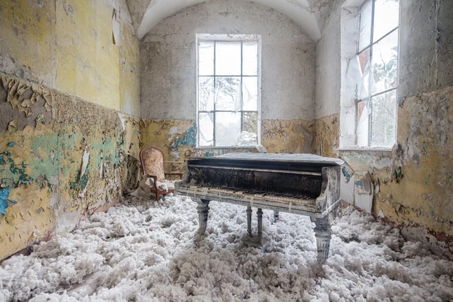 Dành hơn 10 năm đi tìm những chiếc đàn piano bị lãng quên, nhiếp ảnh gia thu được những bức ảnh nghệ thuật đẹp nao lòng - Ảnh 14.