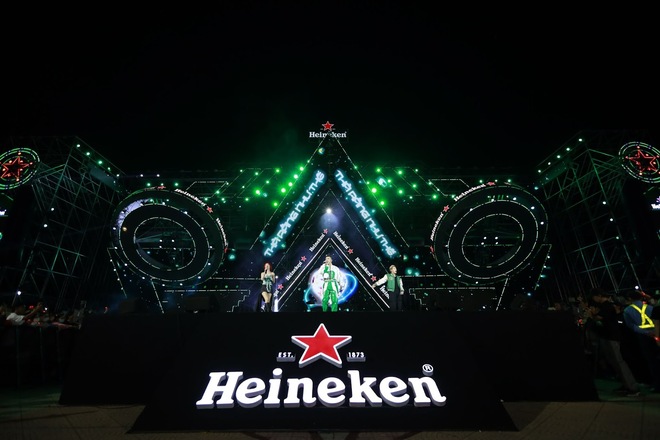 Một đêm bùng nổ tại đại tiệc Heineken Countdown Party 2023: Bộ 3 DJ &quot;bung&quot; loạt beat đỉnh cao, dàn sao Việt mở đầu năm mới ấn tượng - Ảnh 11.
