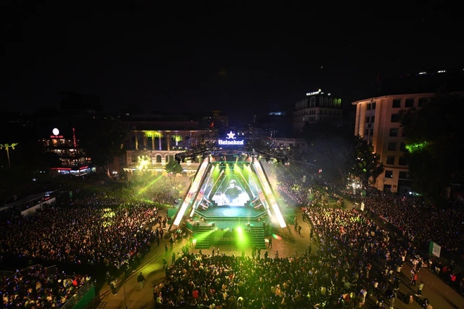 Một đêm bùng nổ tại đại tiệc Heineken Countdown Party 2023: Bộ 3 DJ &quot;bung&quot; loạt beat đỉnh cao, dàn sao Việt mở đầu năm mới ấn tượng - Ảnh 10.