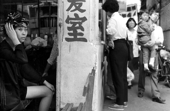 Hé lộ các bức ảnh ghi lại thời hoàng kim của thành phố Thượng Hải, khung hình nào cũng đậm chất nghệ thuật khiến người xem bồi hồi - Ảnh 12.