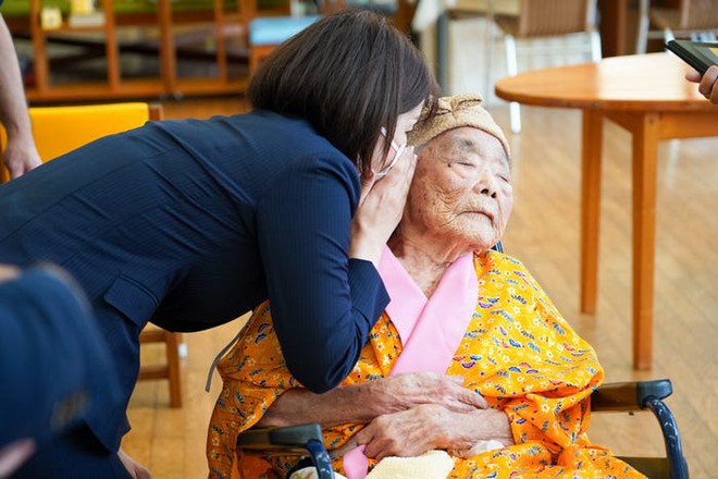 Nhà nghiên cứu về tuổi thọ có bà cố sống tới 115 tuổi bật mí 4 bí mật sống thọ của những người trăm tuổi ở Nhật Bản - Ảnh 1.