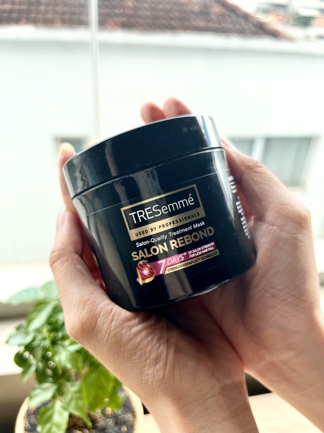 Chị em tóc tẩy tiếc tiền đi salon nhưng vẫn muốn tóc khỏe đẹp thì phải thử ngay 3 tips này  - Ảnh 5.