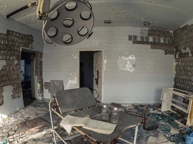 abandoned-chernobyl-doctor-room