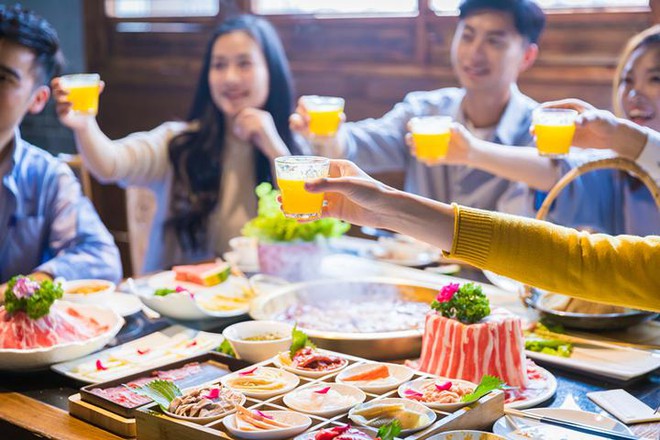 Chuyên gia dinh dưỡng chỉ ra 4 cặp đôi không nên ăn cùng nhưng vẫn xuất hiện chung trong bữa cơm của nhiều gia đình - Ảnh 4.
