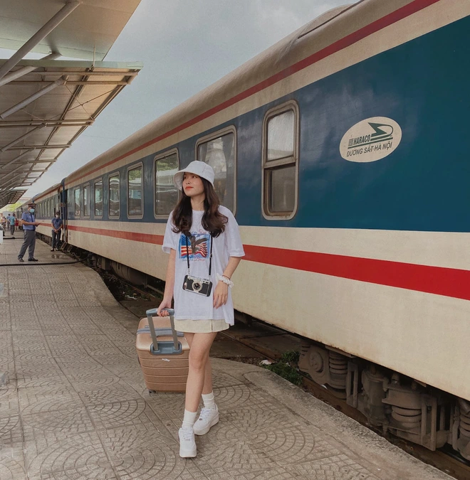 Trend check-in du lịch bằng tàu hỏa Huế - Đà Nẵng có gì hot, giá vé rẻ cỡ nào mà dân tình rủ nhau đi  - Ảnh 1.